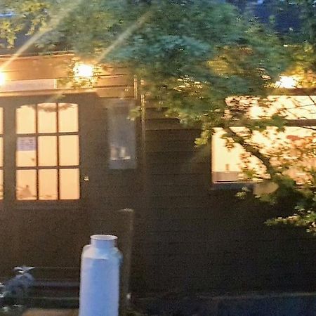 The Potting Shed Near Tenby, 100" Projector, Four Poster Bed, On-Site Hot Tub Access Via Spa Pack, Breakfast المظهر الخارجي الصورة